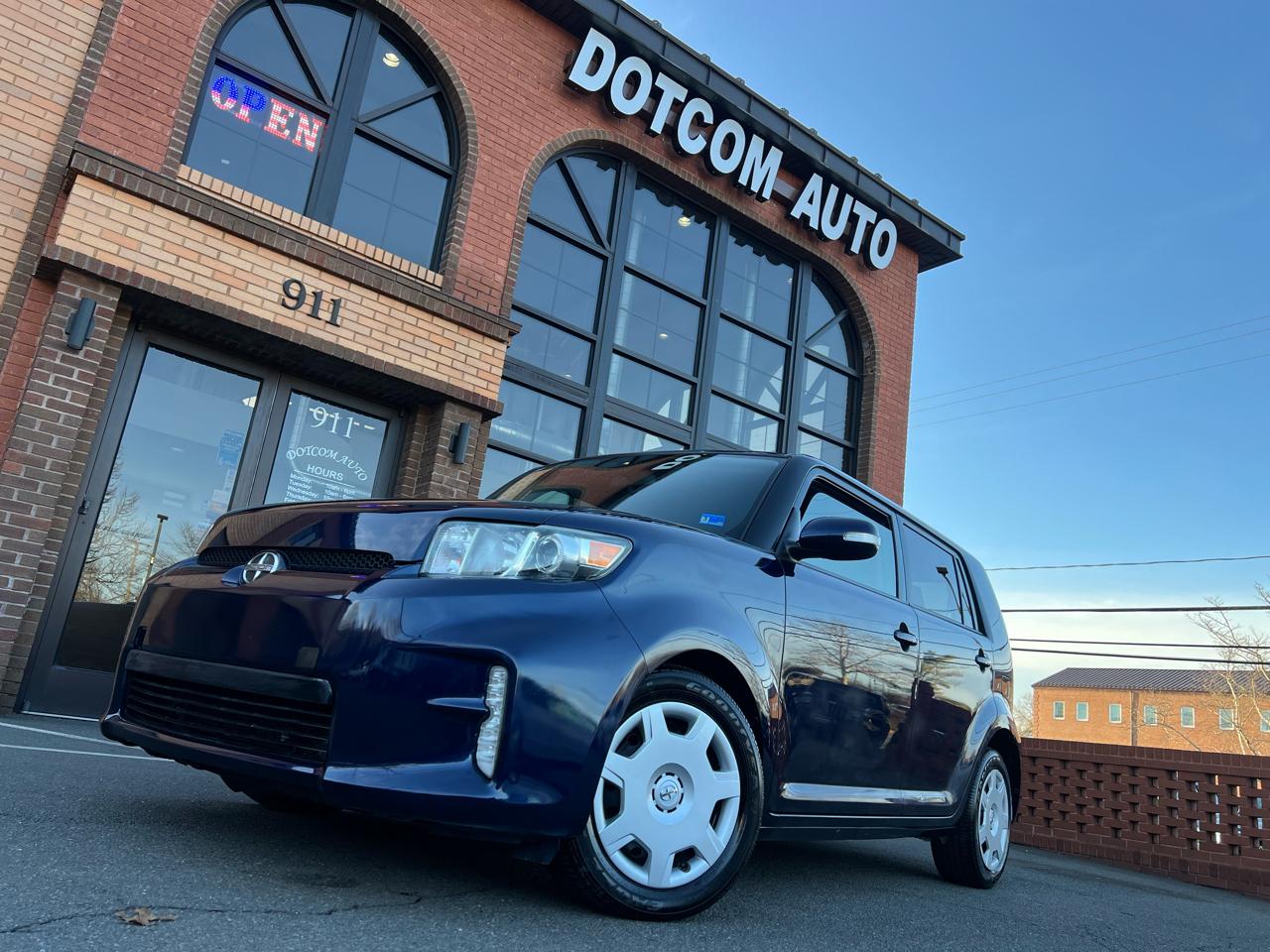 Scion xB 5-Door Wagon 5-Spd MT 2014