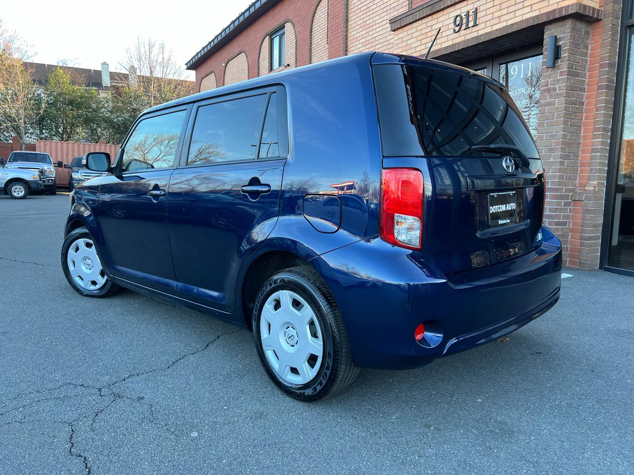Scion xB 5-Door Wagon 5-Spd MT 2014