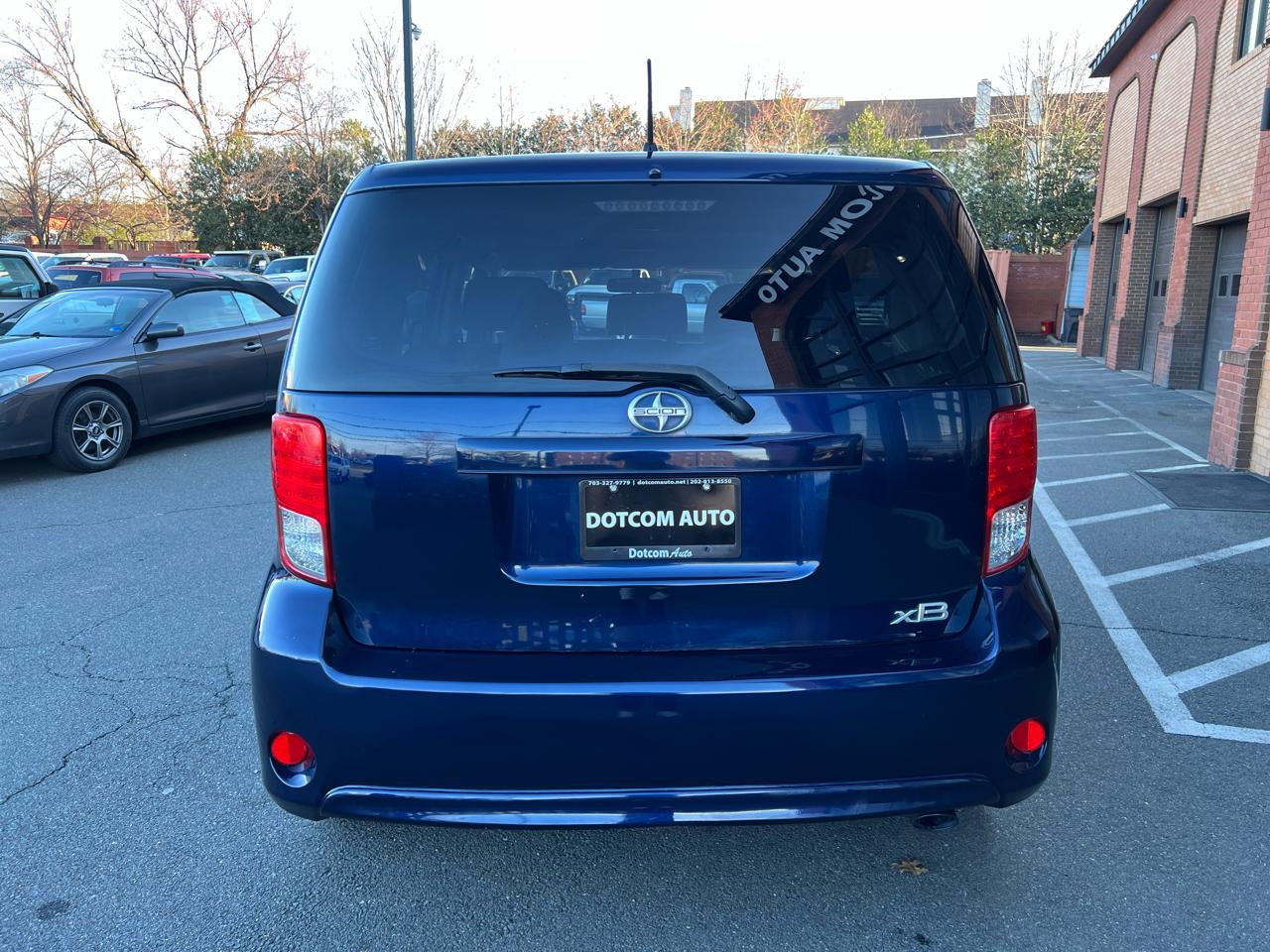 Scion xB 5-Door Wagon 5-Spd MT 2014