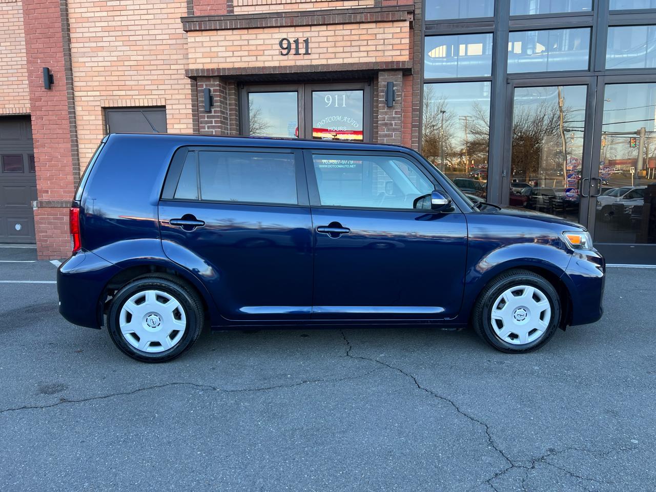 Scion xB 5-Door Wagon 5-Spd MT 2014