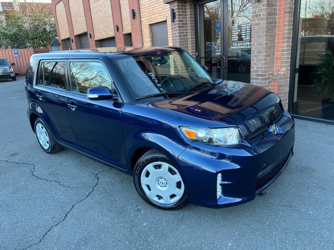 Scion xB 5-Door Wagon 5-Spd MT 2014