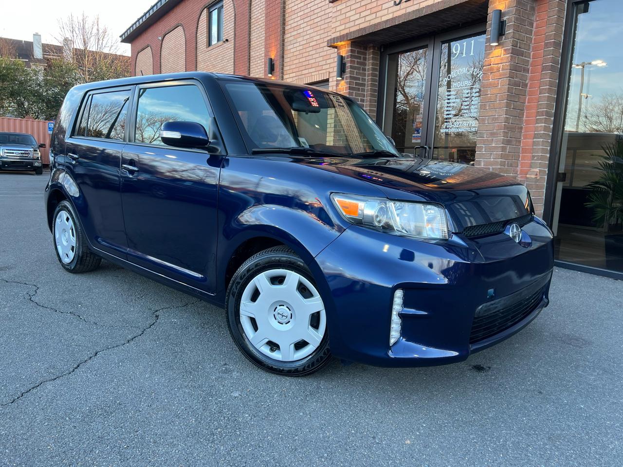 Scion xB 5-Door Wagon 5-Spd MT 2014