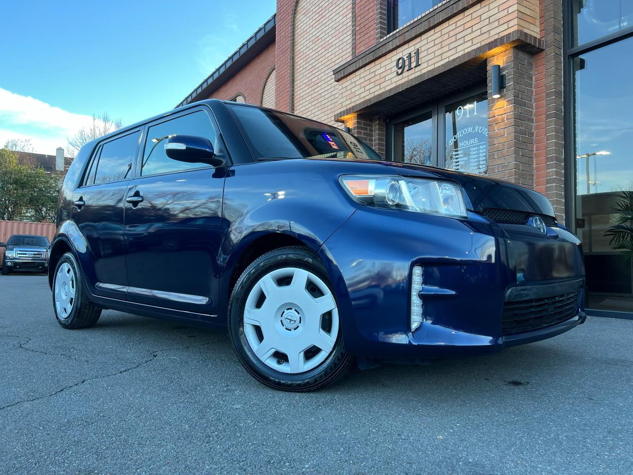 Scion xB 5-Door Wagon 5-Spd MT 2014