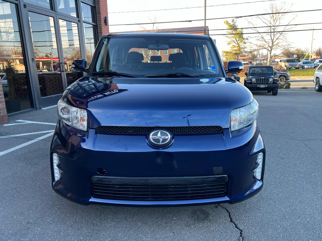 Scion xB 5-Door Wagon 5-Spd MT 2014