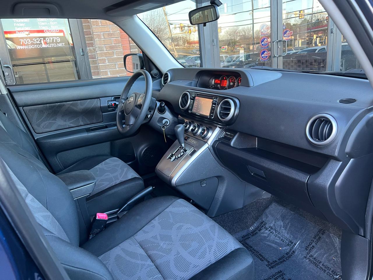 Scion xB 5-Door Wagon 5-Spd MT 2014