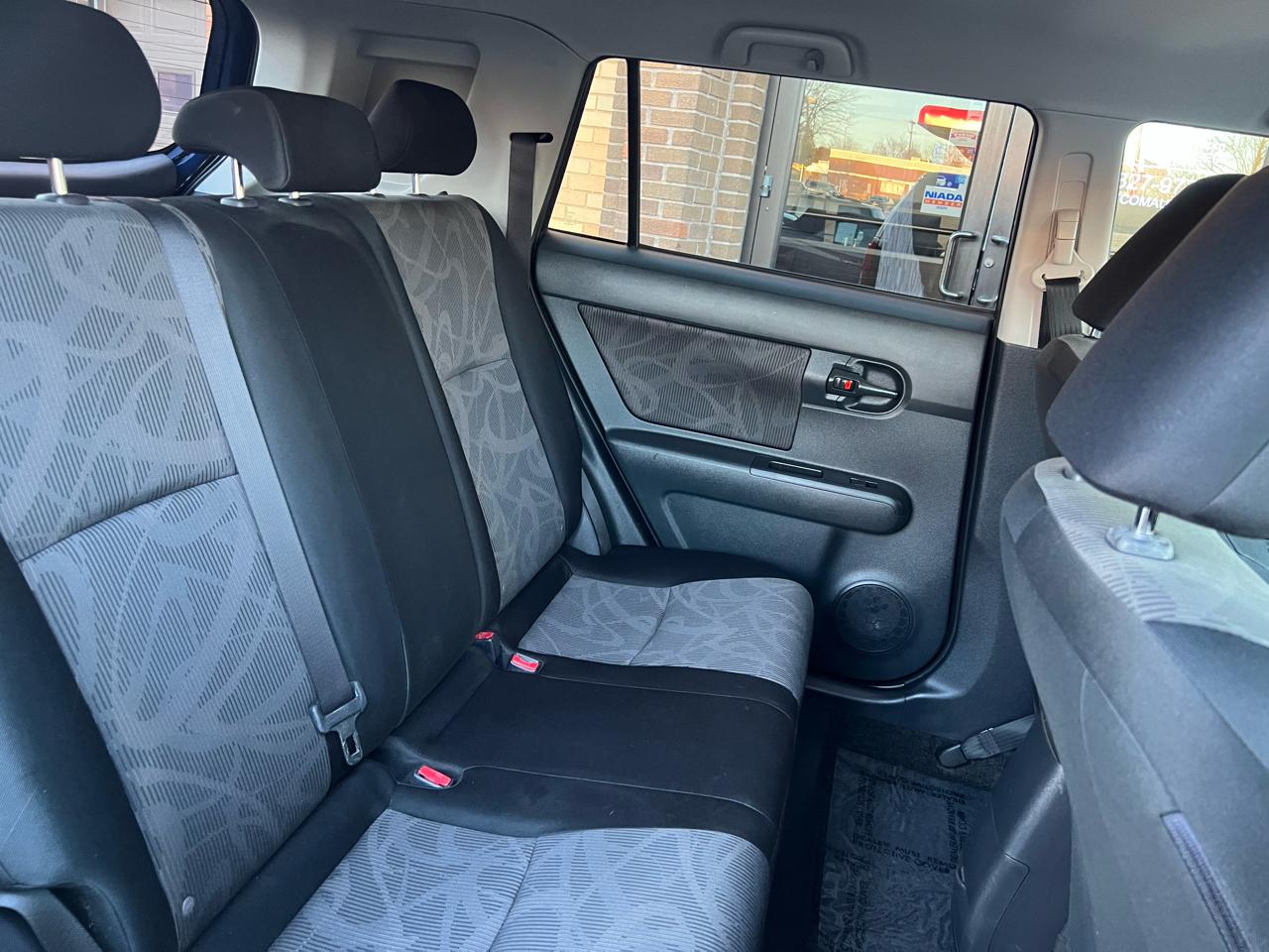 Scion xB 5-Door Wagon 5-Spd MT 2014