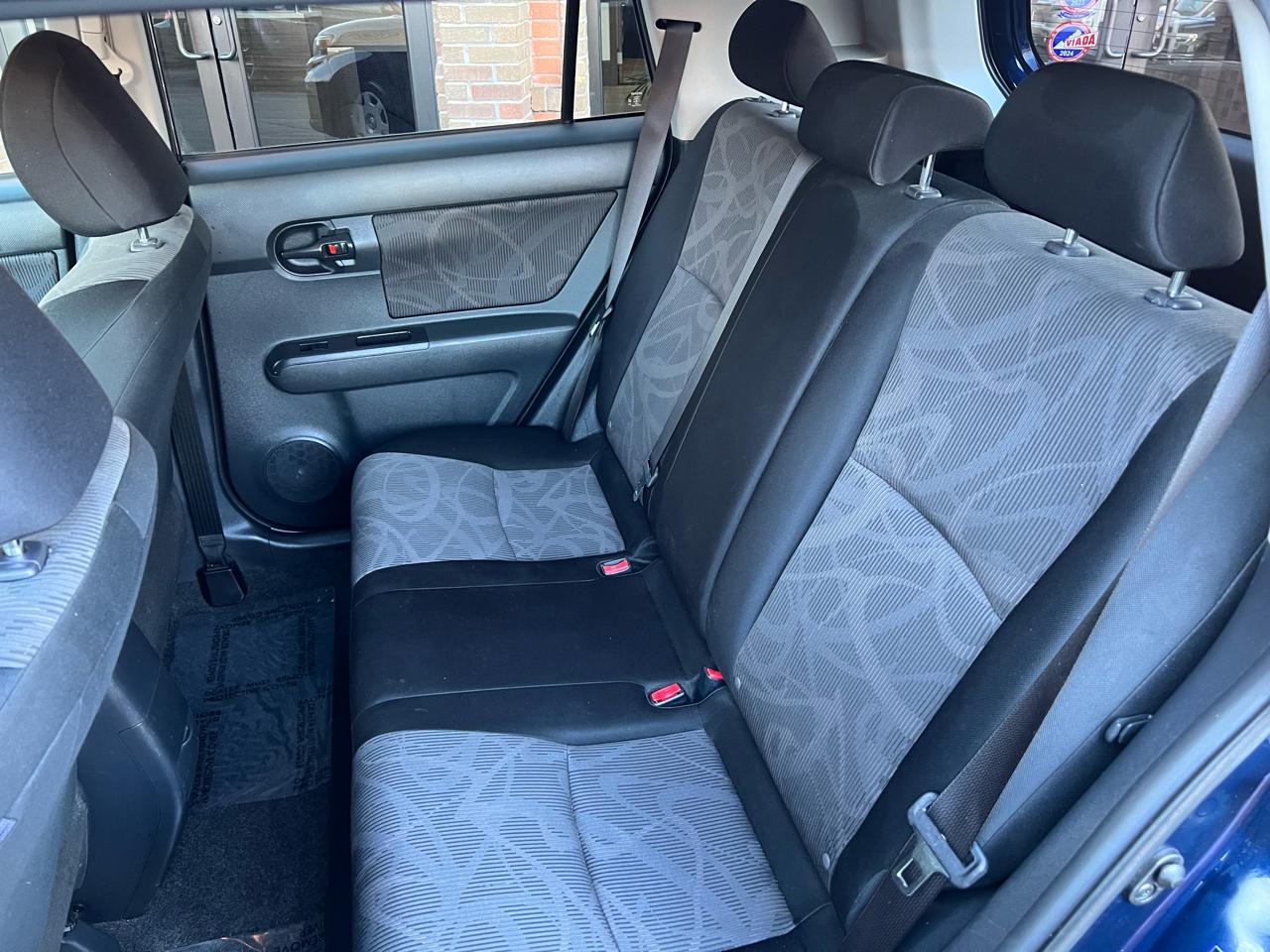 Scion xB 5-Door Wagon 5-Spd MT 2014