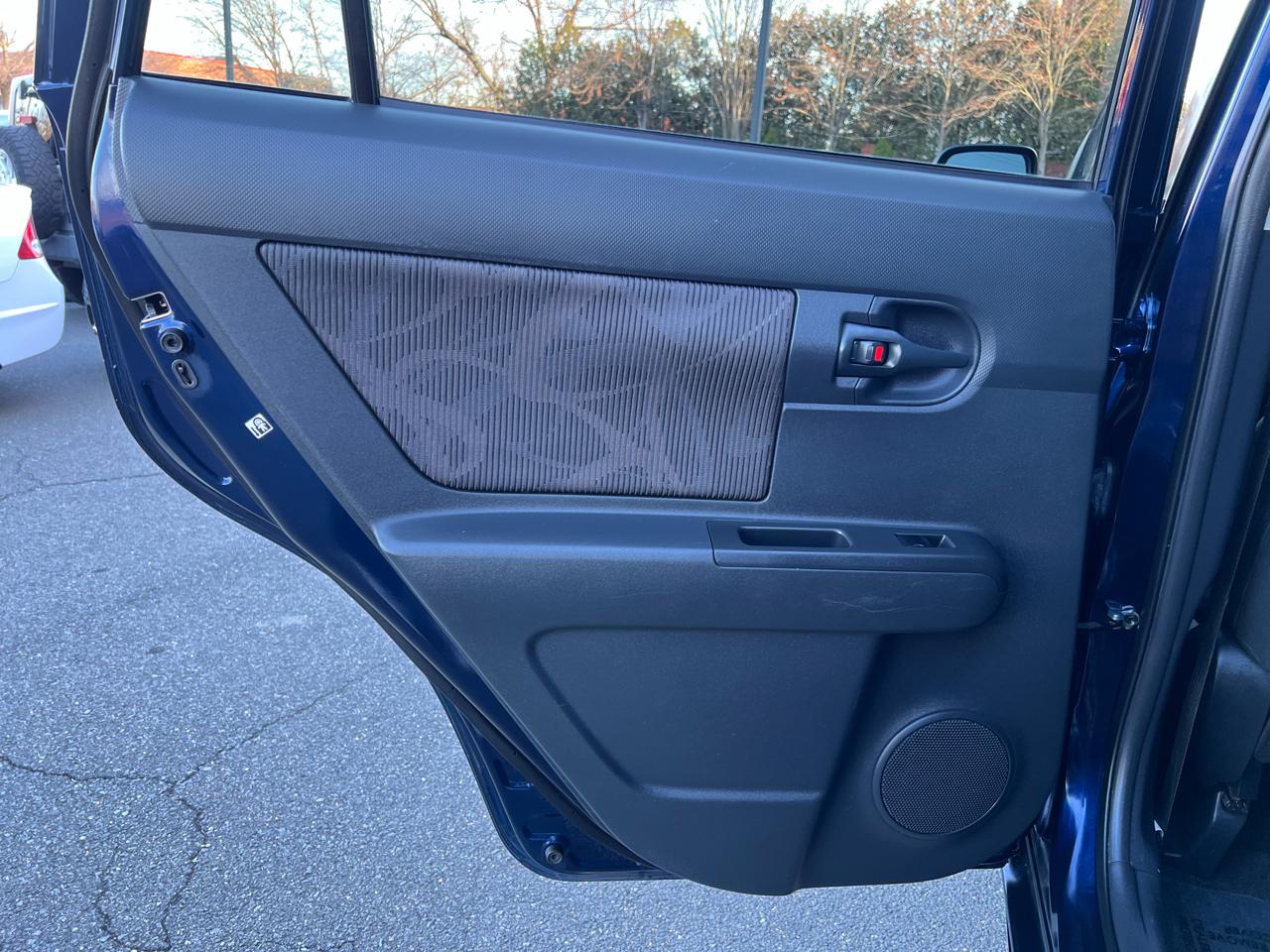 Scion xB 5-Door Wagon 5-Spd MT 2014