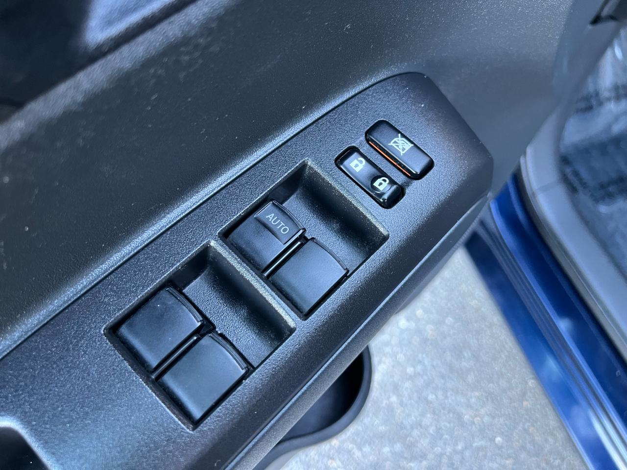 Scion xB 5-Door Wagon 5-Spd MT 2014