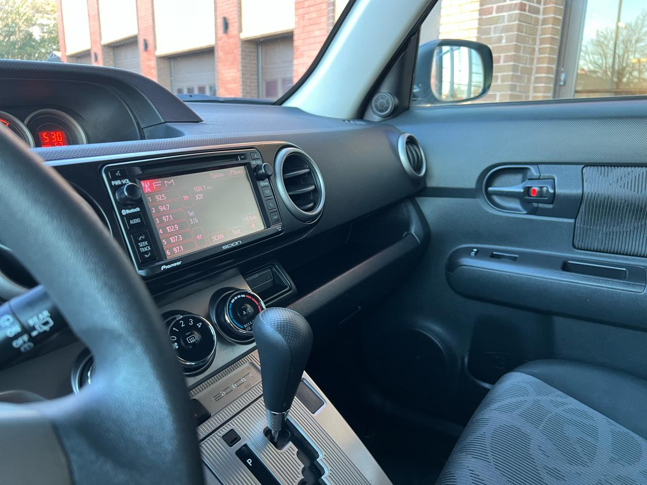 Scion xB 5-Door Wagon 5-Spd MT 2014