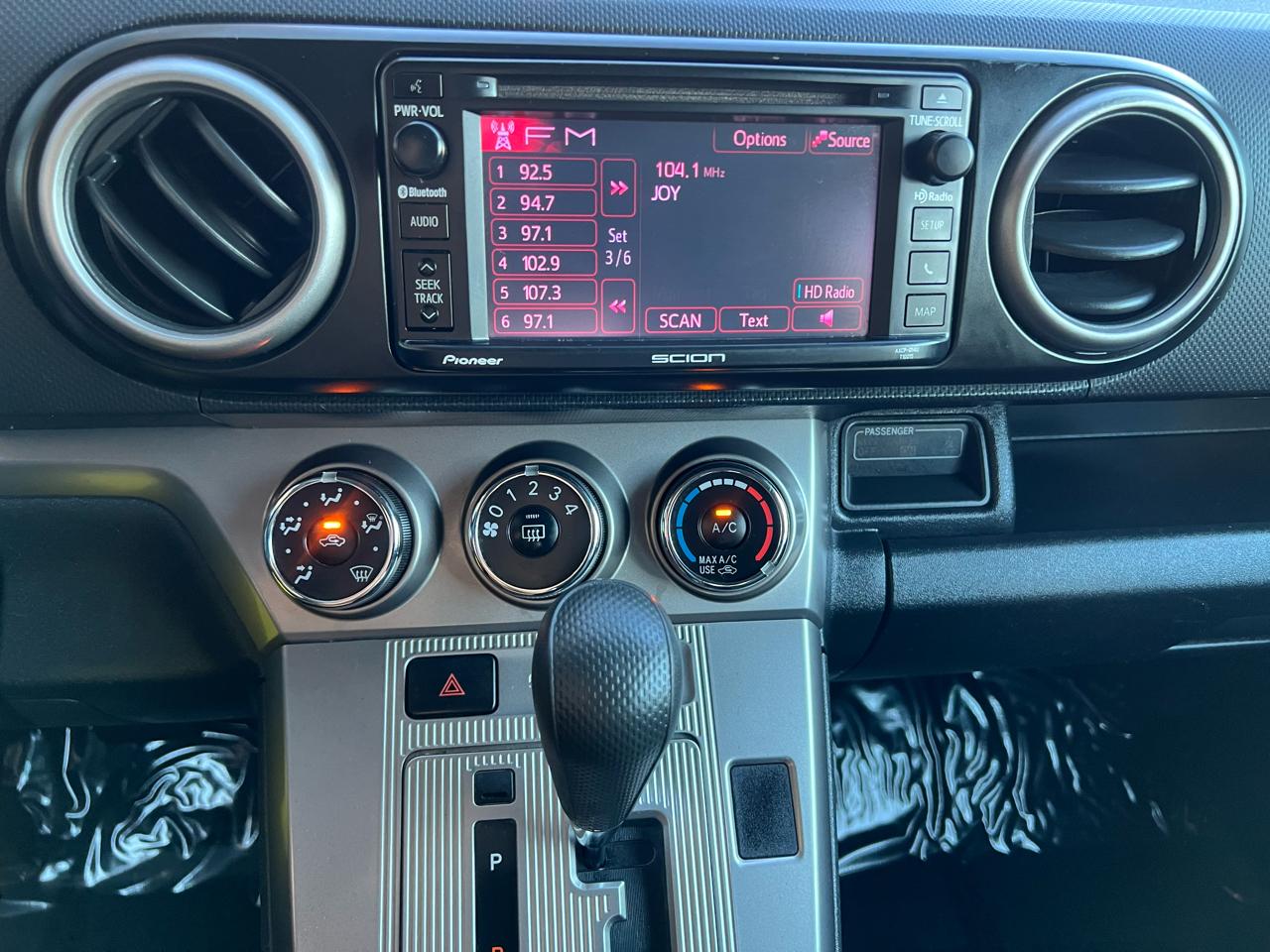 Scion xB 5-Door Wagon 5-Spd MT 2014