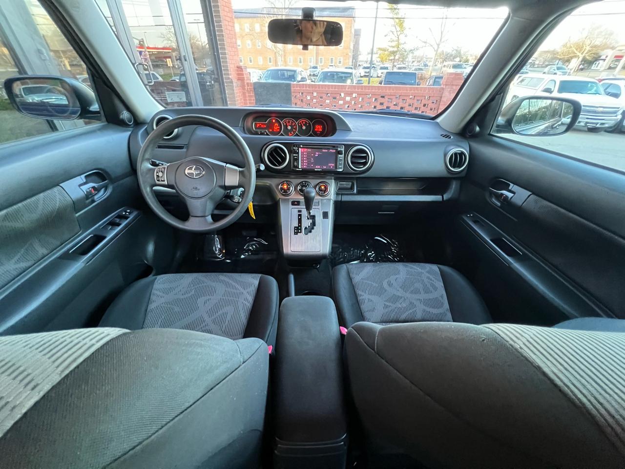 Scion xB 5-Door Wagon 5-Spd MT 2014