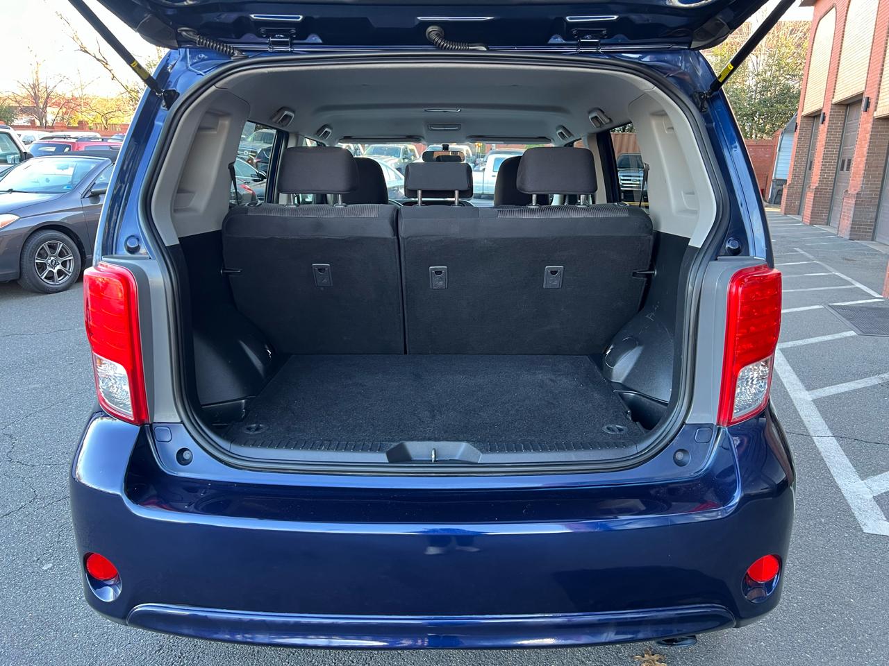 Scion xB 5-Door Wagon 5-Spd MT 2014