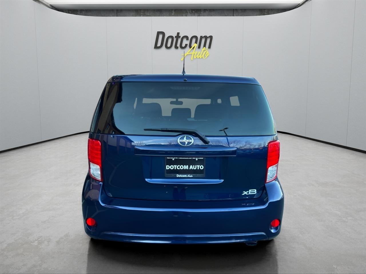 Scion xB 5-Door Wagon 5-Spd MT 2014