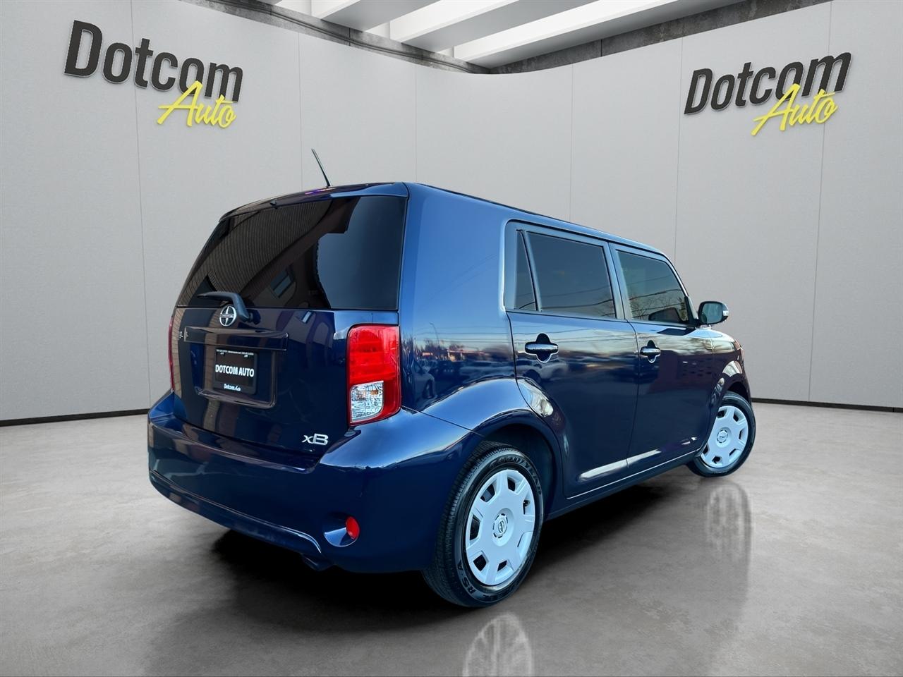 Scion xB 5-Door Wagon 5-Spd MT 2014