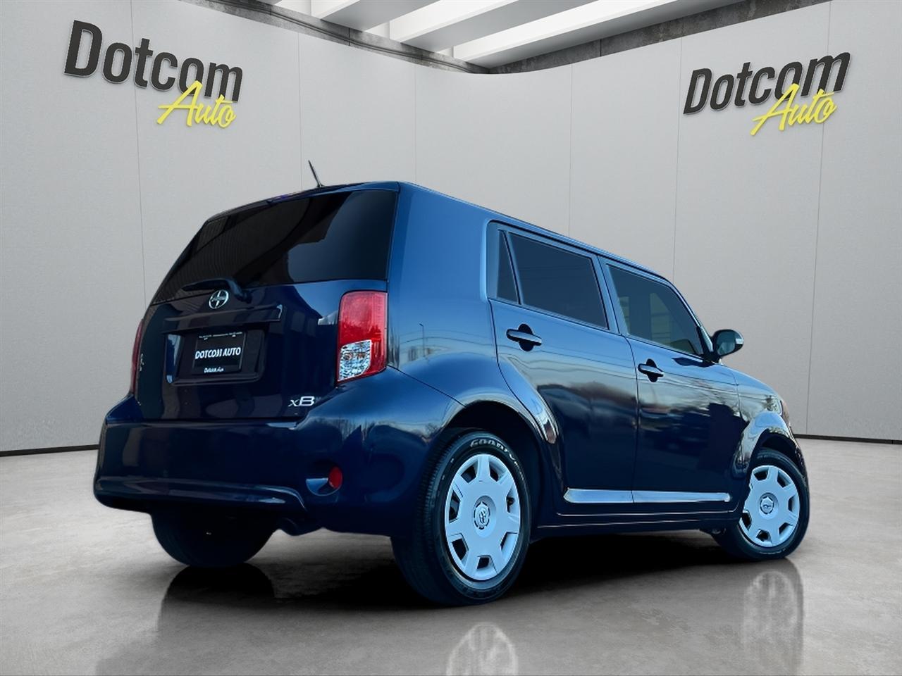 Scion xB 5-Door Wagon 5-Spd MT 2014