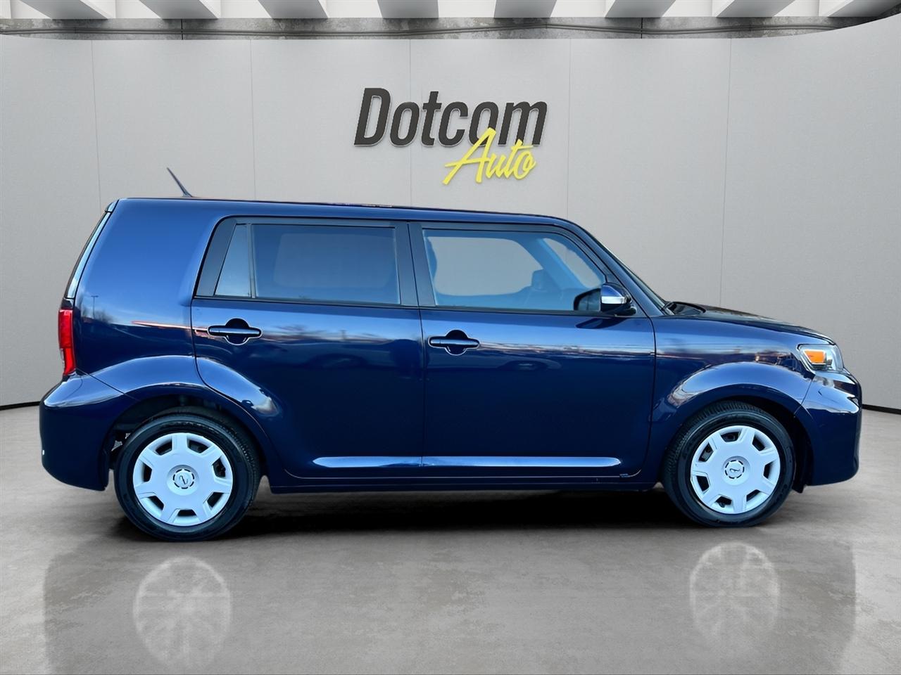 Scion xB 5-Door Wagon 5-Spd MT 2014