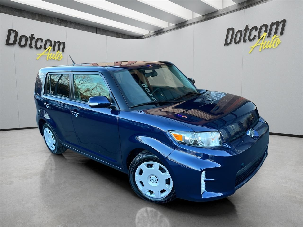 Scion xB 5-Door Wagon 5-Spd MT 2014