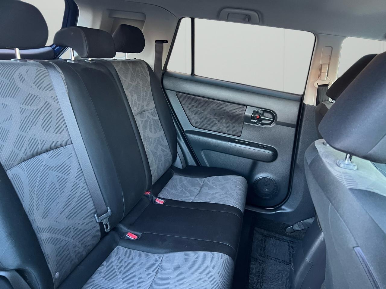 Scion xB 5-Door Wagon 5-Spd MT 2014