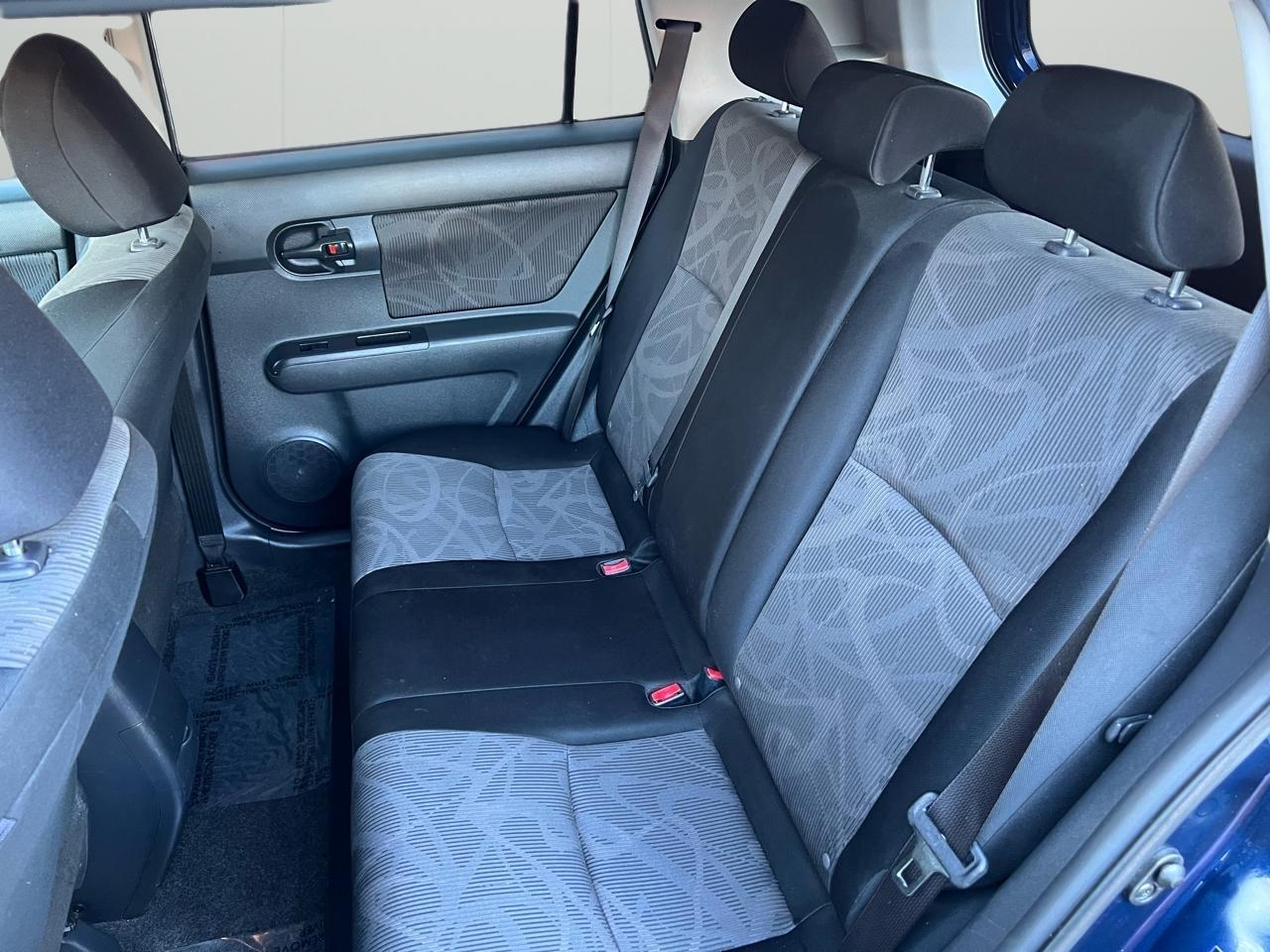 Scion xB 5-Door Wagon 5-Spd MT 2014