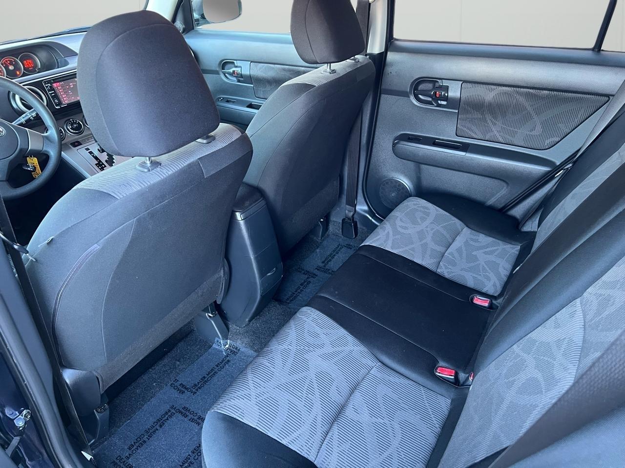 Scion xB 5-Door Wagon 5-Spd MT 2014