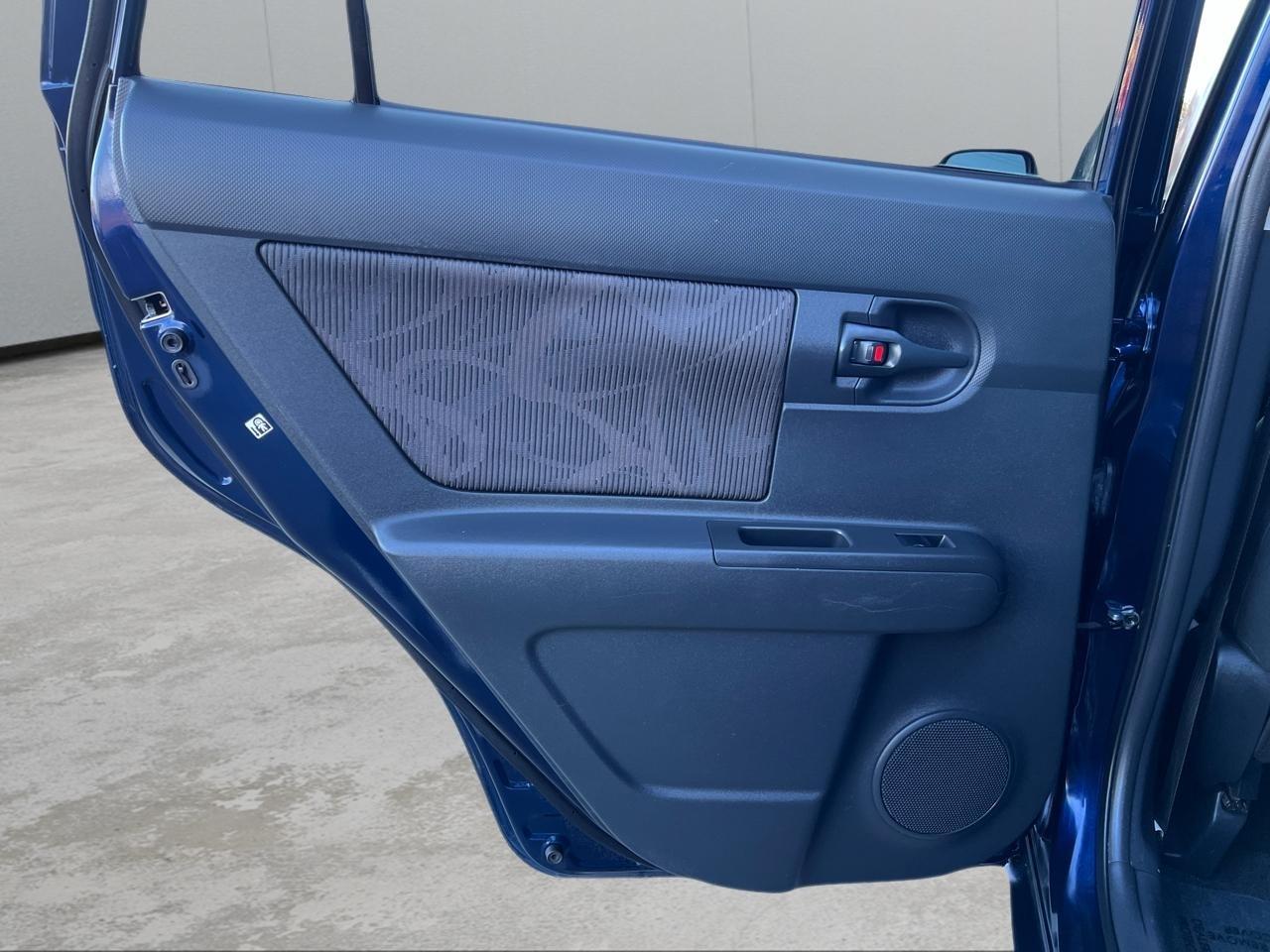 Scion xB 5-Door Wagon 5-Spd MT 2014