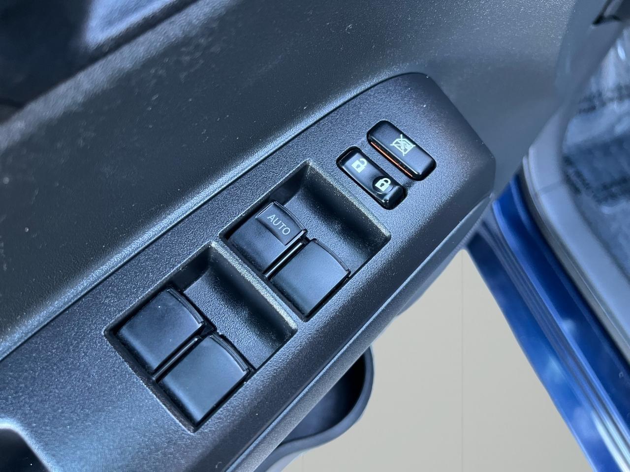 Scion xB 5-Door Wagon 5-Spd MT 2014