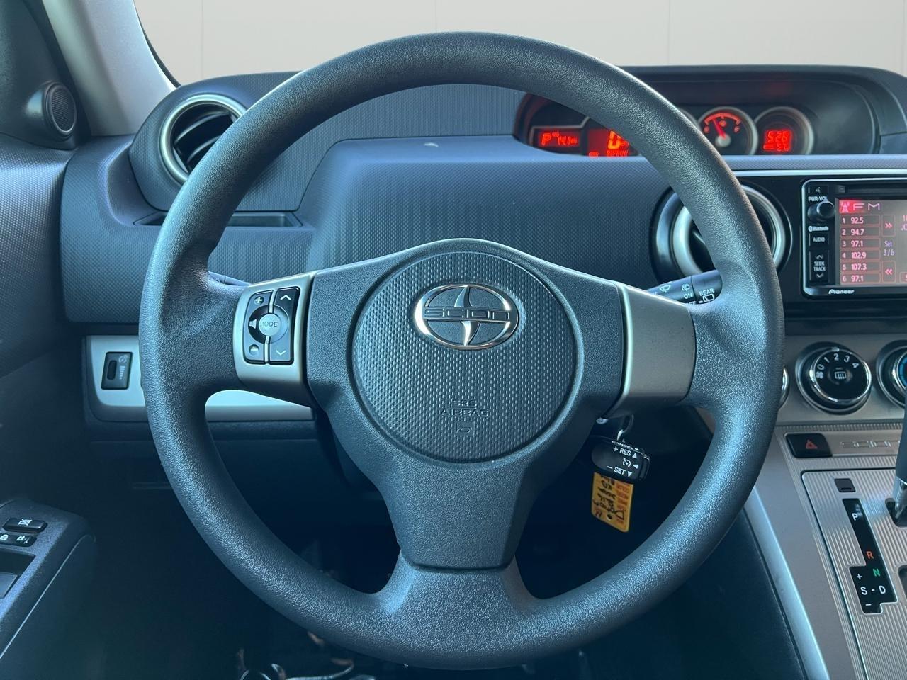 Scion xB 5-Door Wagon 5-Spd MT 2014