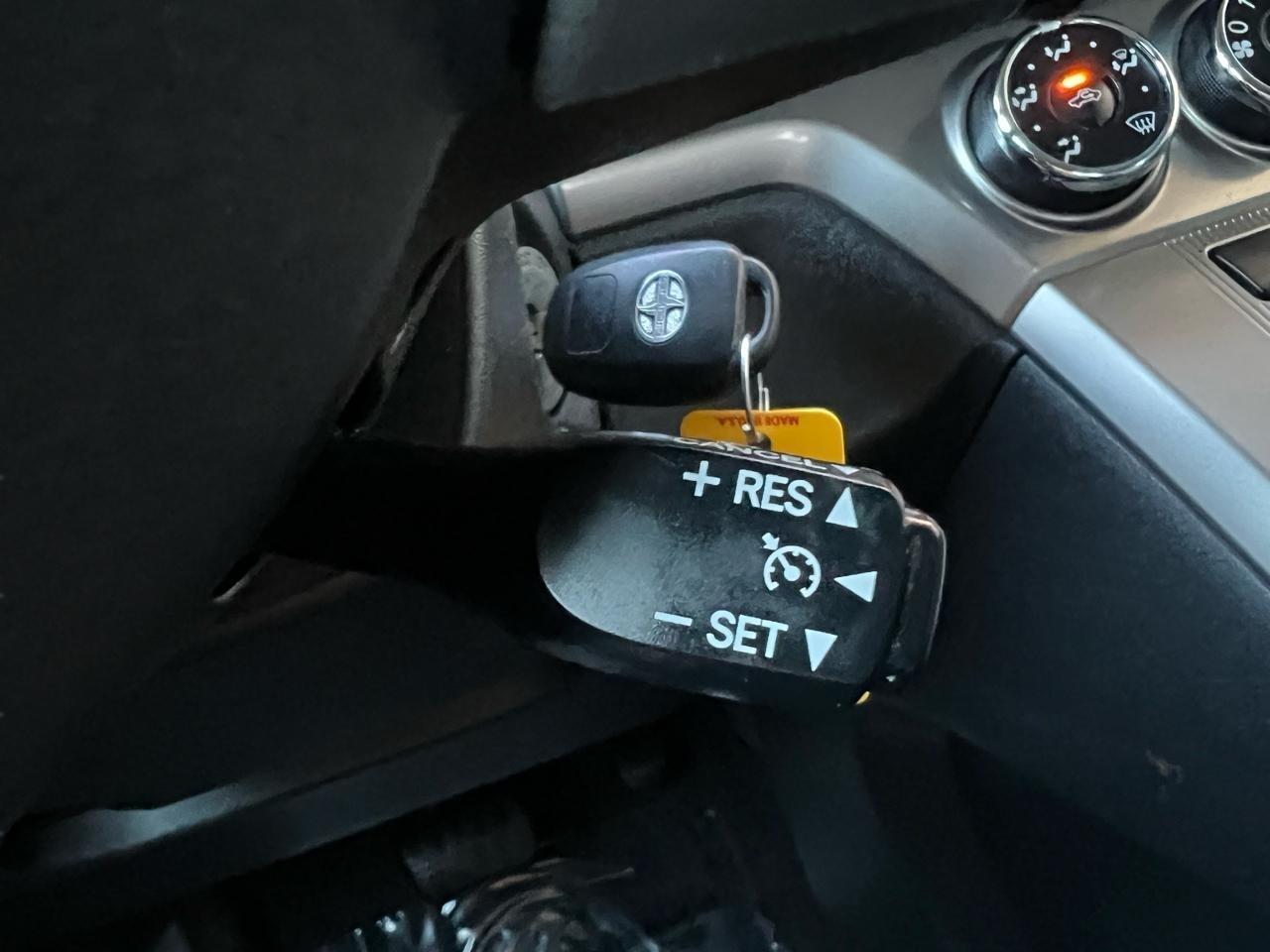 Scion xB 5-Door Wagon 5-Spd MT 2014