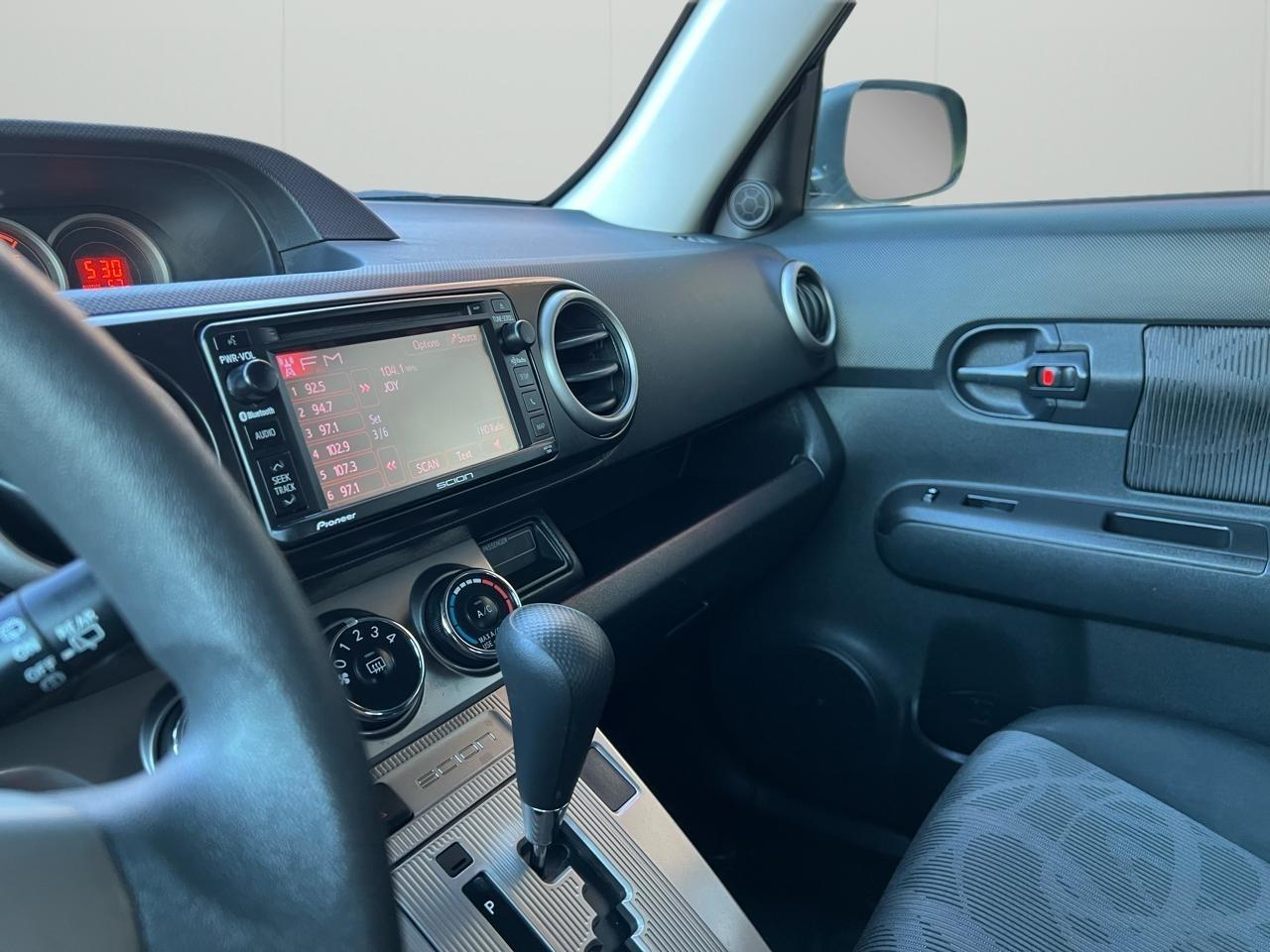 Scion xB 5-Door Wagon 5-Spd MT 2014