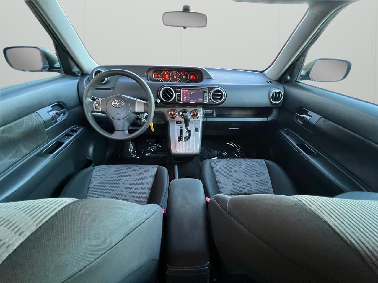 Scion xB 5-Door Wagon 5-Spd MT 2014