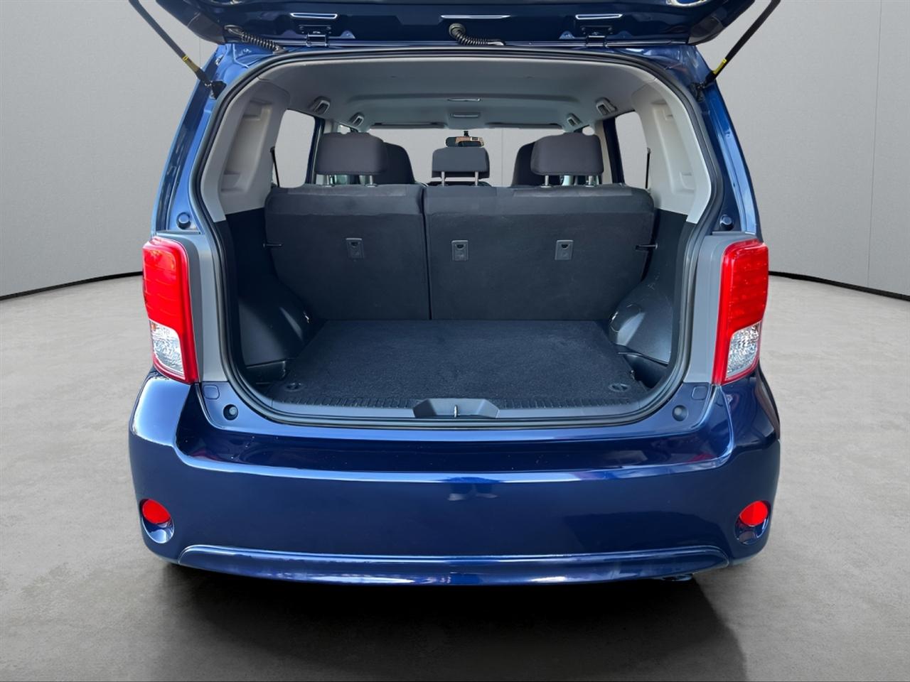 Scion xB 5-Door Wagon 5-Spd MT 2014