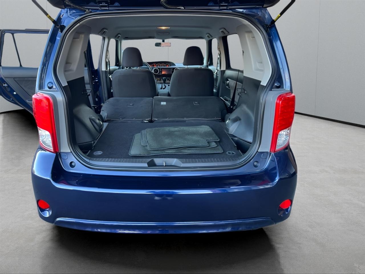 Scion xB 5-Door Wagon 5-Spd MT 2014