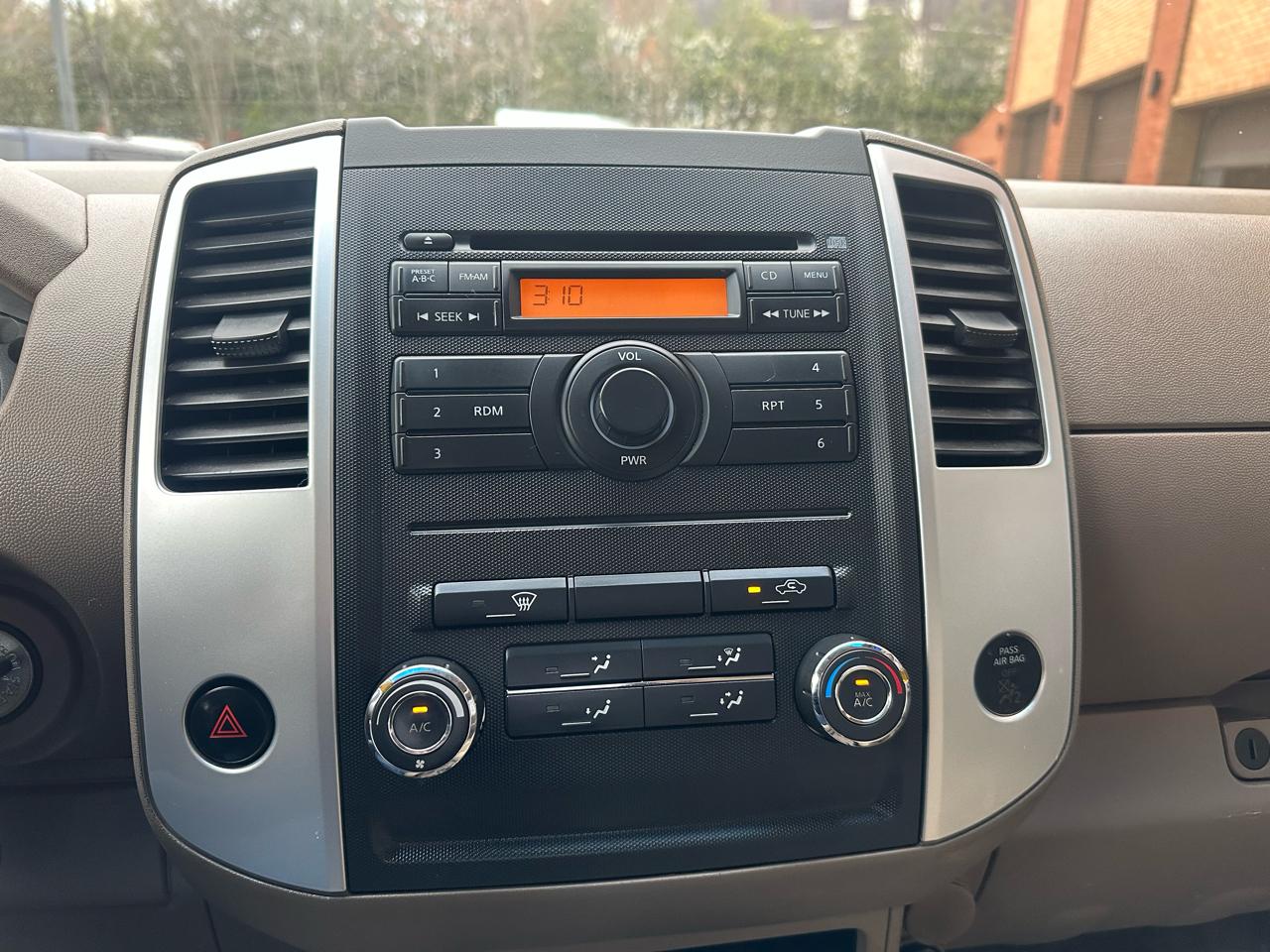 Nissan Frontier LE King Cab 4WD 2009