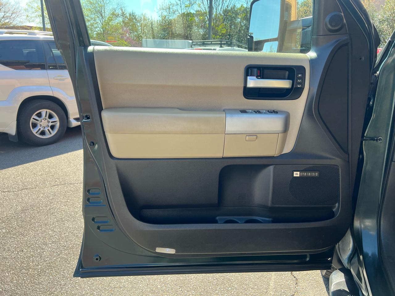 Toyota Sequoia Plantium 4WD 2008