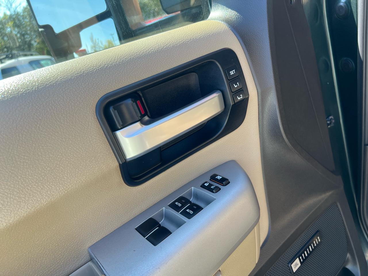 Toyota Sequoia Plantium 4WD 2008