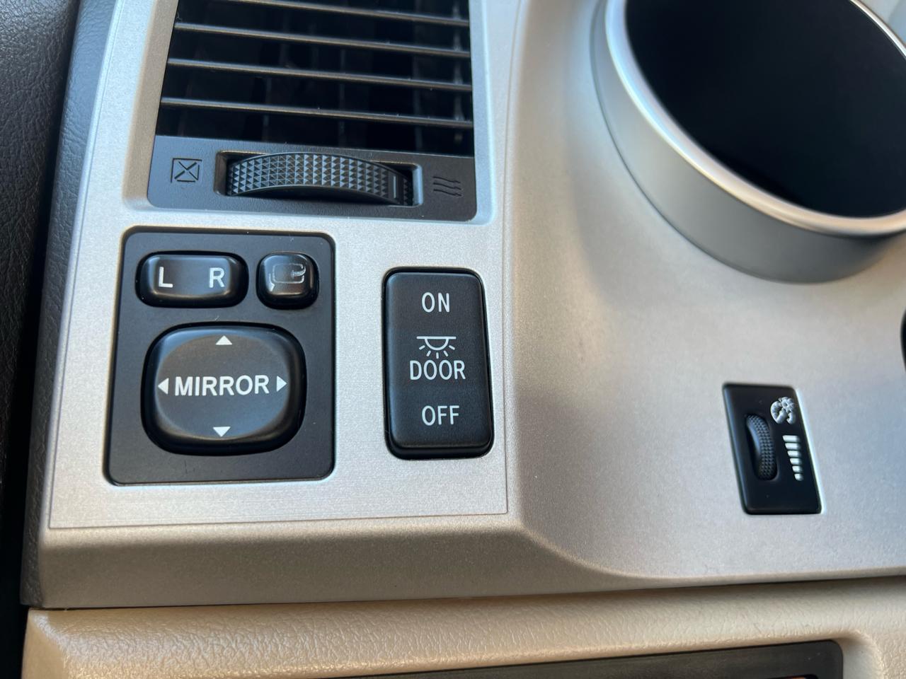 Toyota Sequoia Plantium 4WD 2008