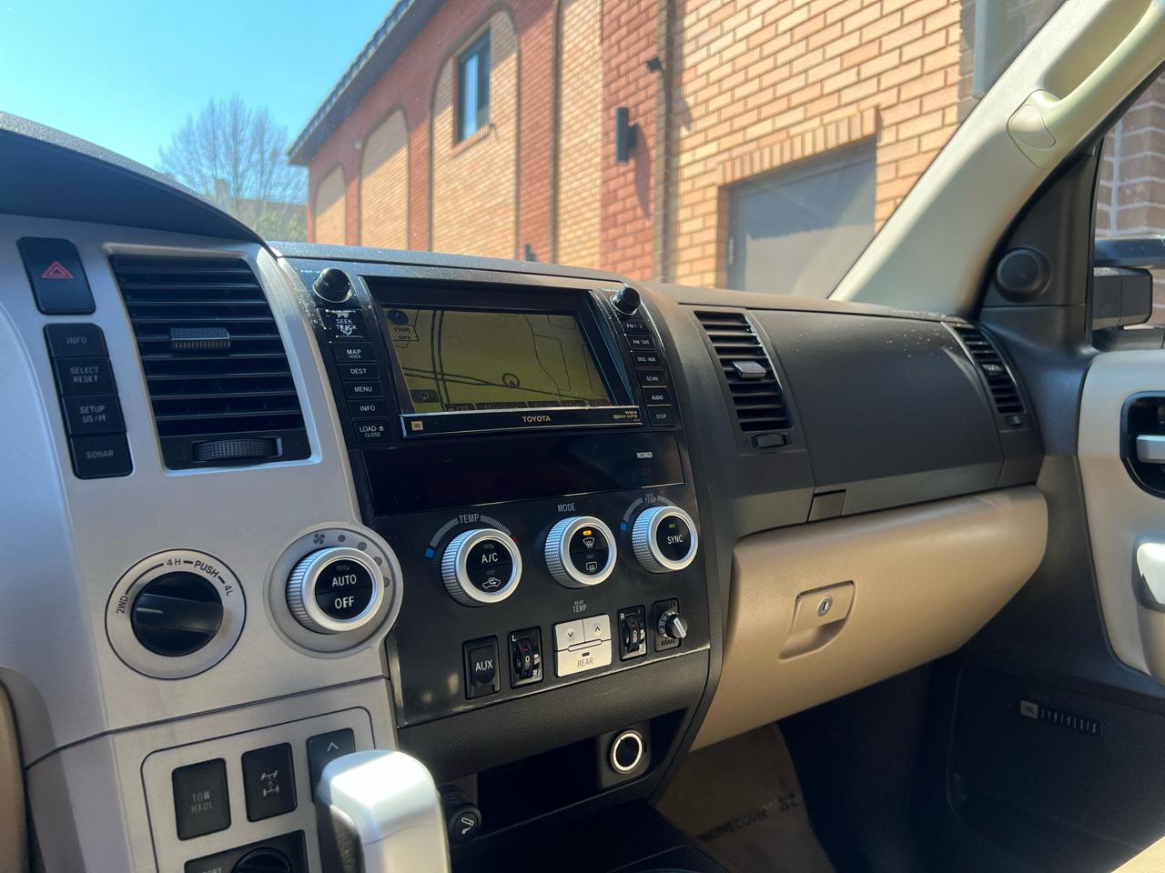 Toyota Sequoia Plantium 4WD 2008