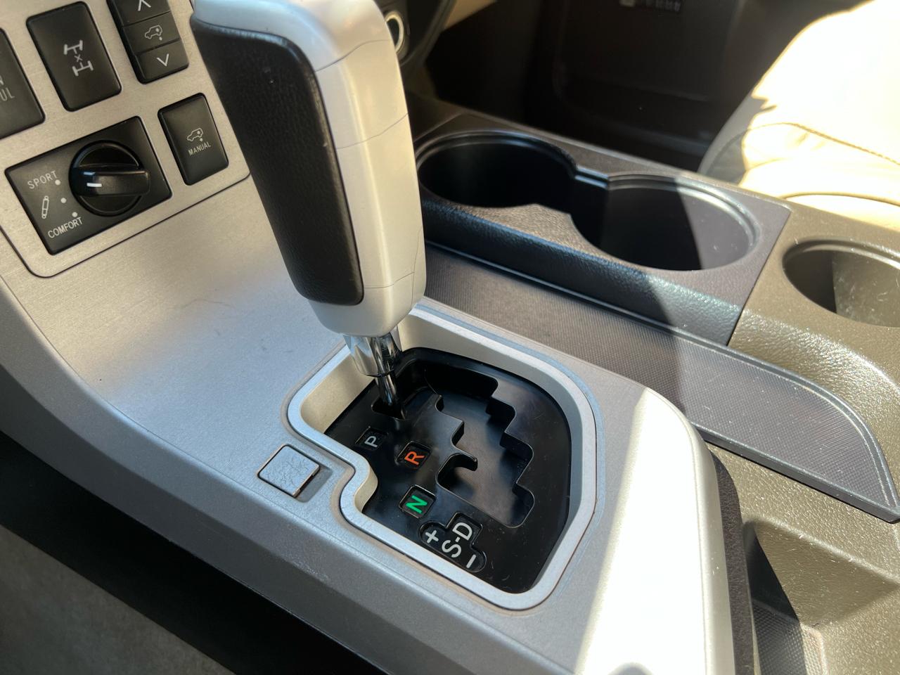 Toyota Sequoia Plantium 4WD 2008