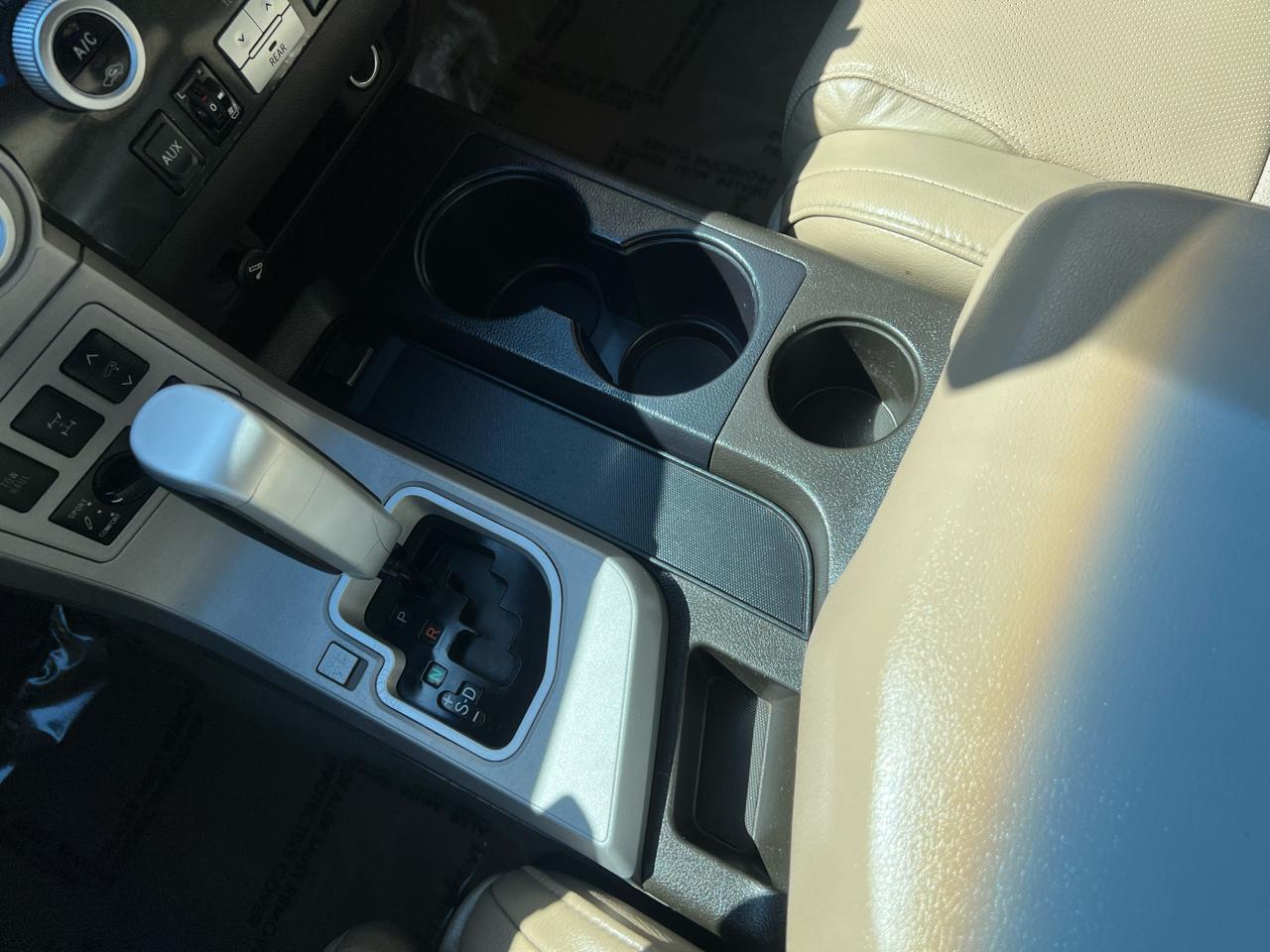 Toyota Sequoia Plantium 4WD 2008