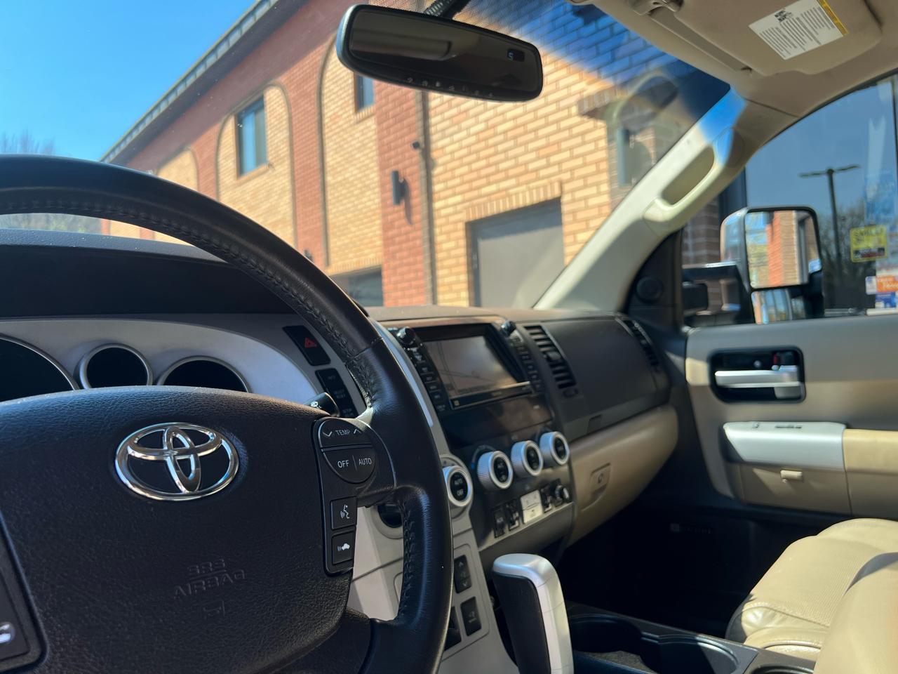 Toyota Sequoia Plantium 4WD 2008