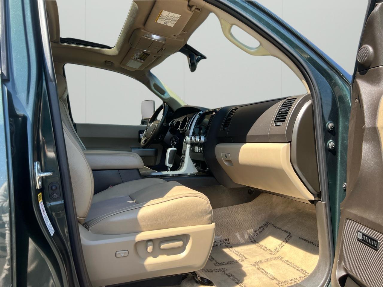 Toyota Sequoia Plantium 4WD 2008