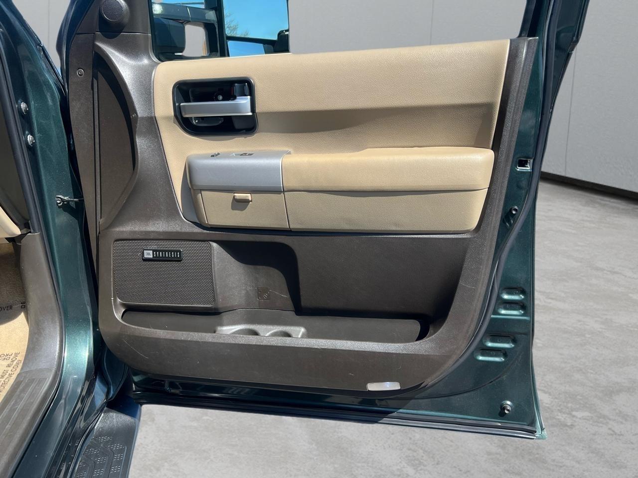 Toyota Sequoia Plantium 4WD 2008