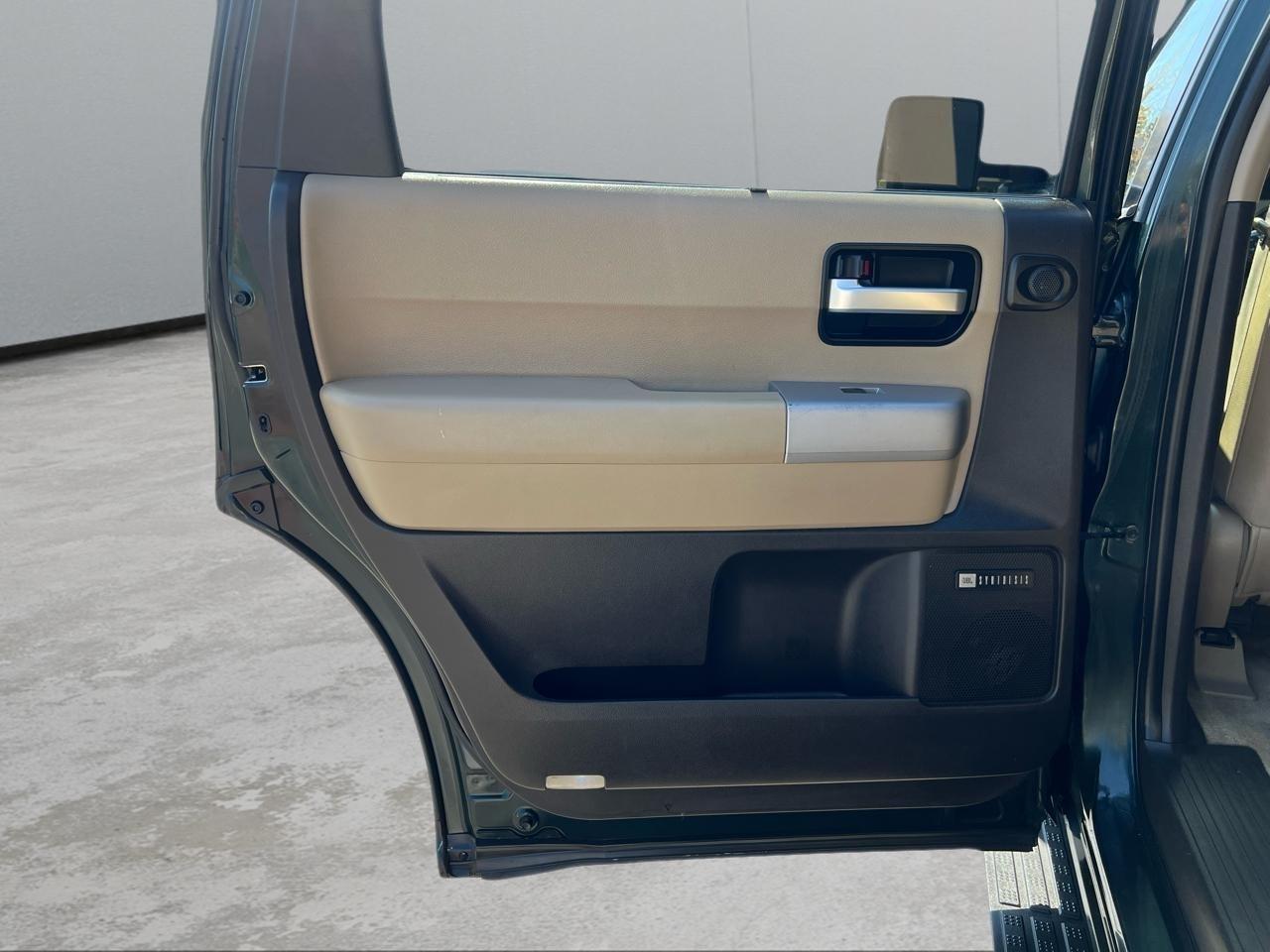 Toyota Sequoia Plantium 4WD 2008