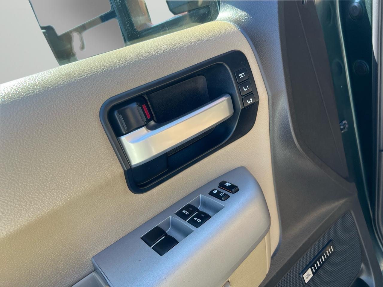 Toyota Sequoia Plantium 4WD 2008