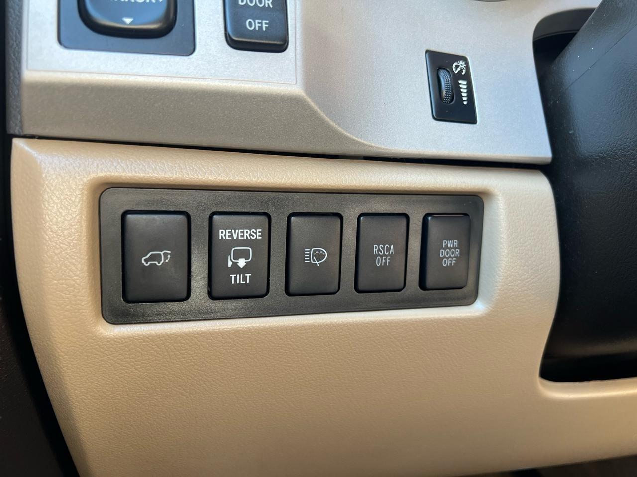 Toyota Sequoia Plantium 4WD 2008