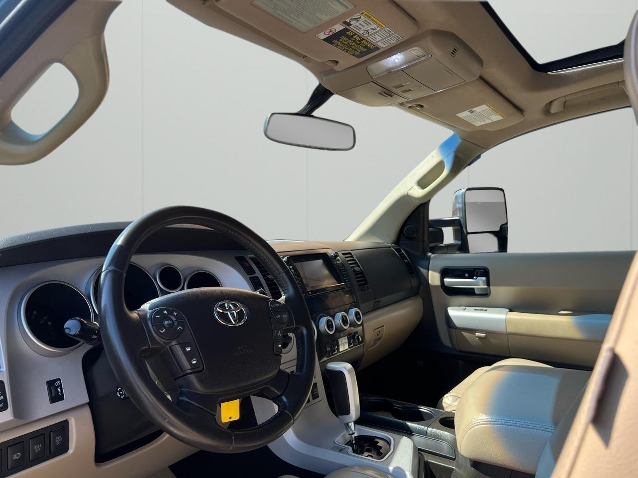 Toyota Sequoia Plantium 4WD 2008