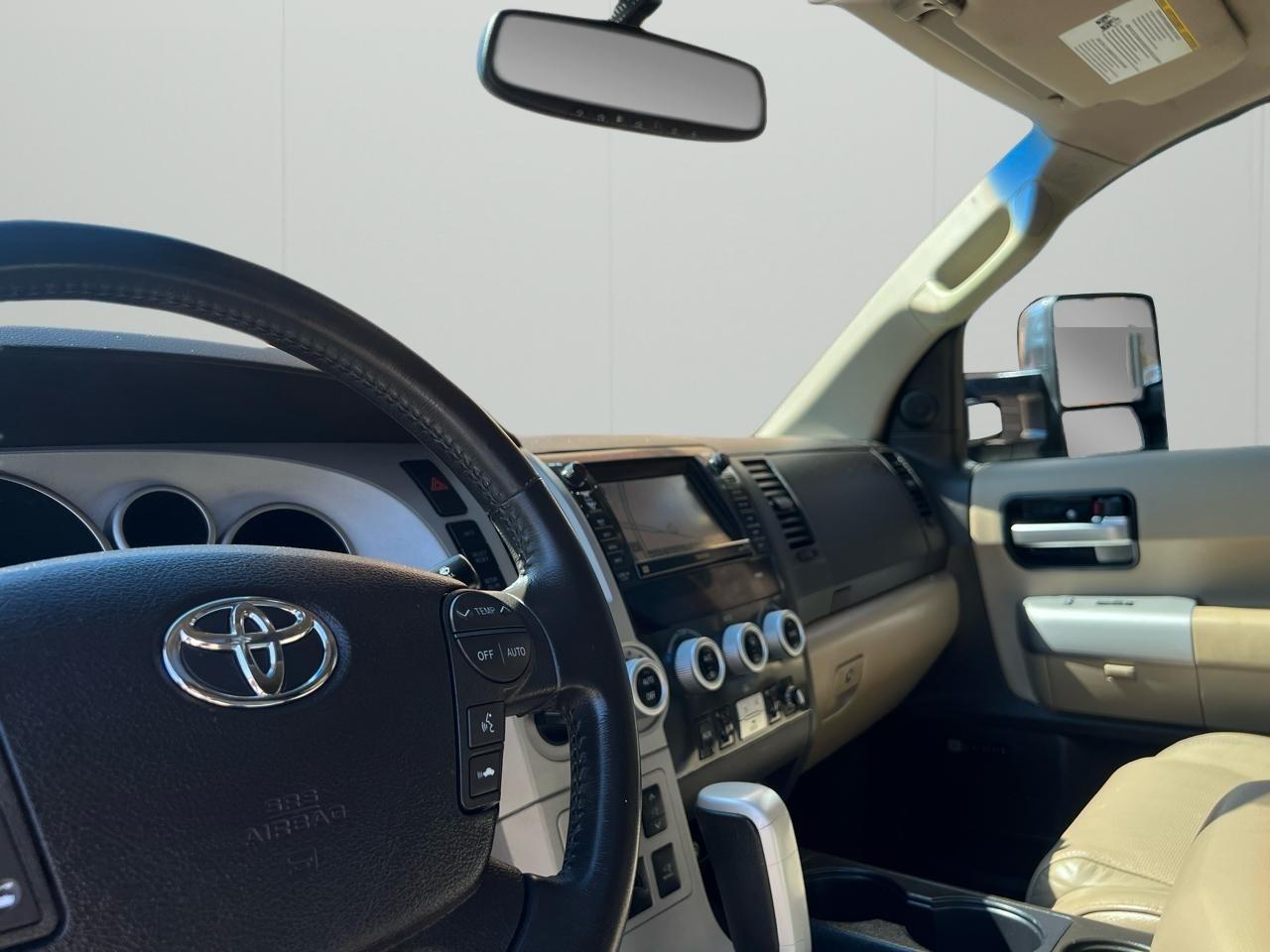 Toyota Sequoia Plantium 4WD 2008