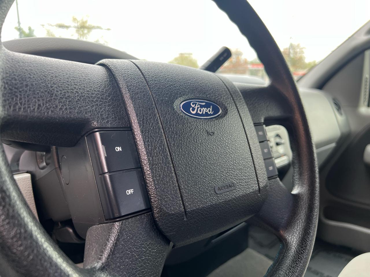 Ford F-150 XL SuperCrew Short Bed 4WD 2008