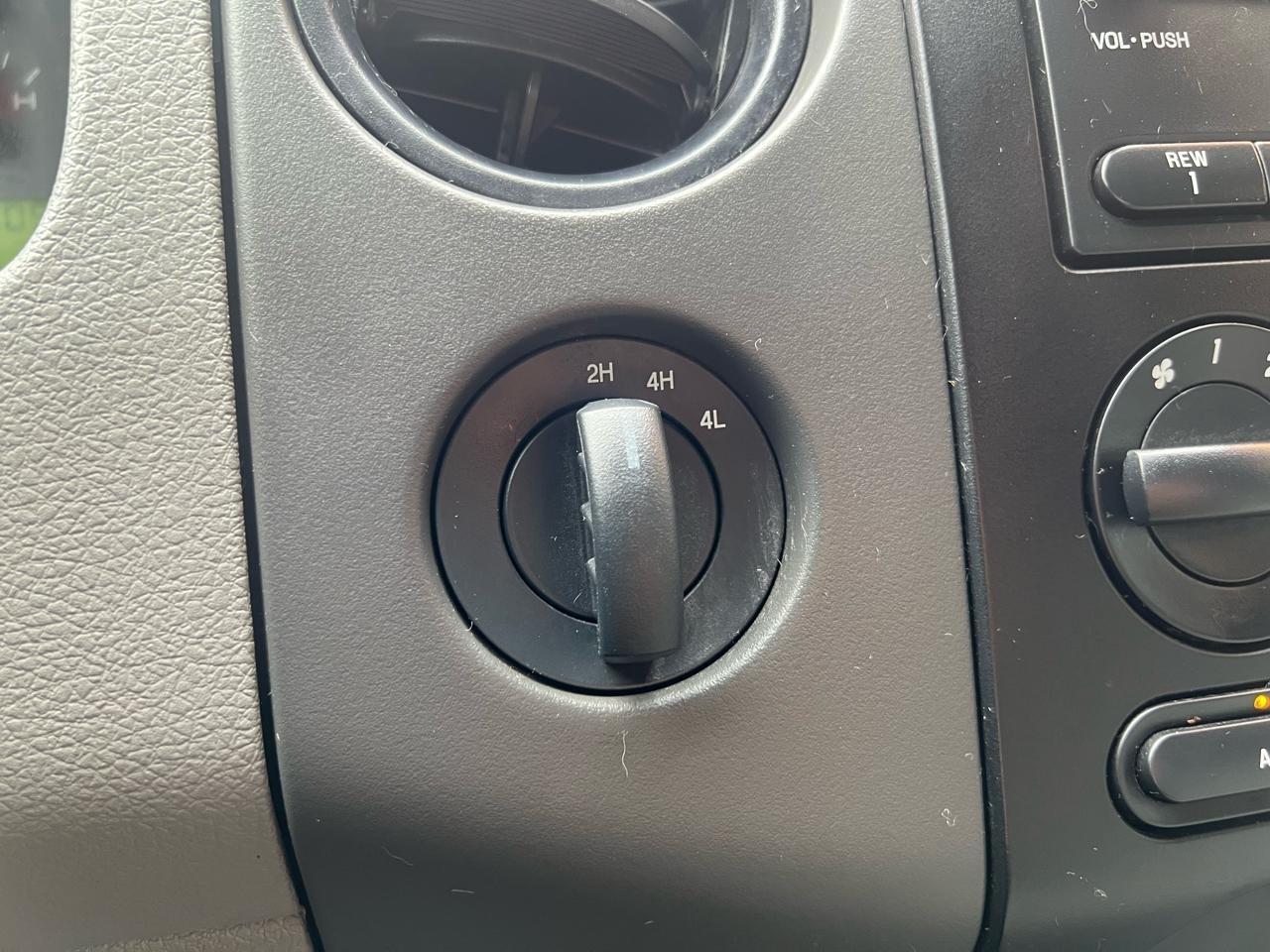 Ford F-150 XL SuperCrew Short Bed 4WD 2008